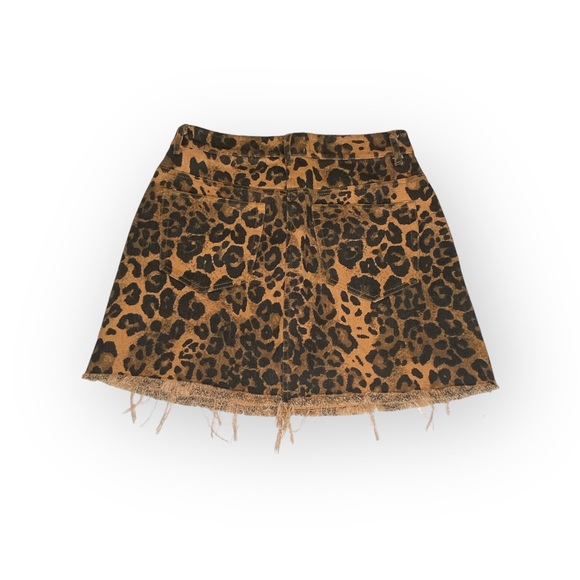 new Etiquette Boutique ☀︎︎ Denim Mini Skirt ☀︎︎ Wild Leopard Print ☀︎︎ Raw Hem - Picture 10 of 16
